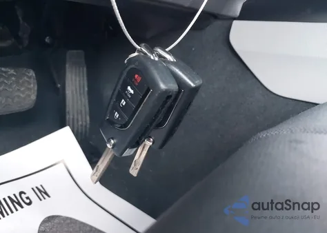 2018 Toyota Camry Le z USA, uszkodzony, nr VIN 4T1B11HK2JU040846